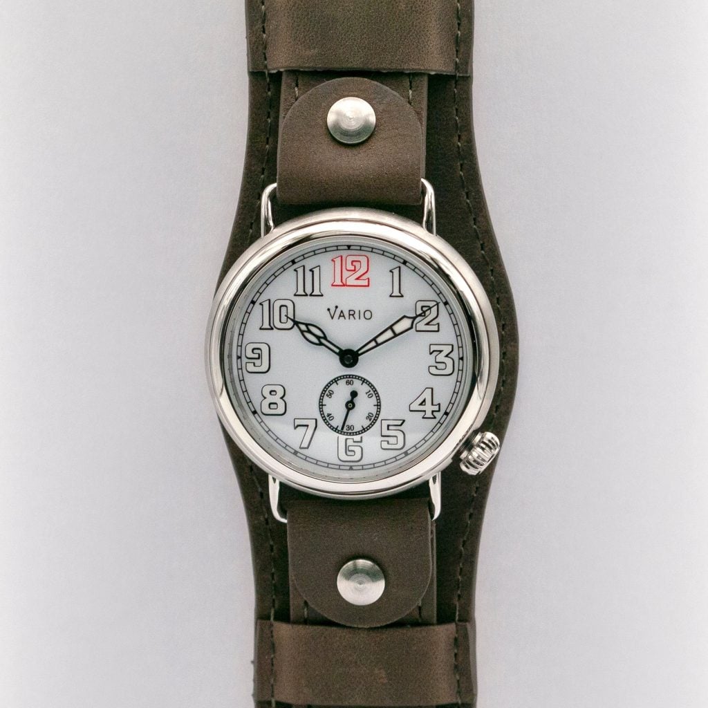 Vario 1918 Trench White Dial with White Lume 37 mm Bund Camel Brown 40 mm Bund Muddy Grey